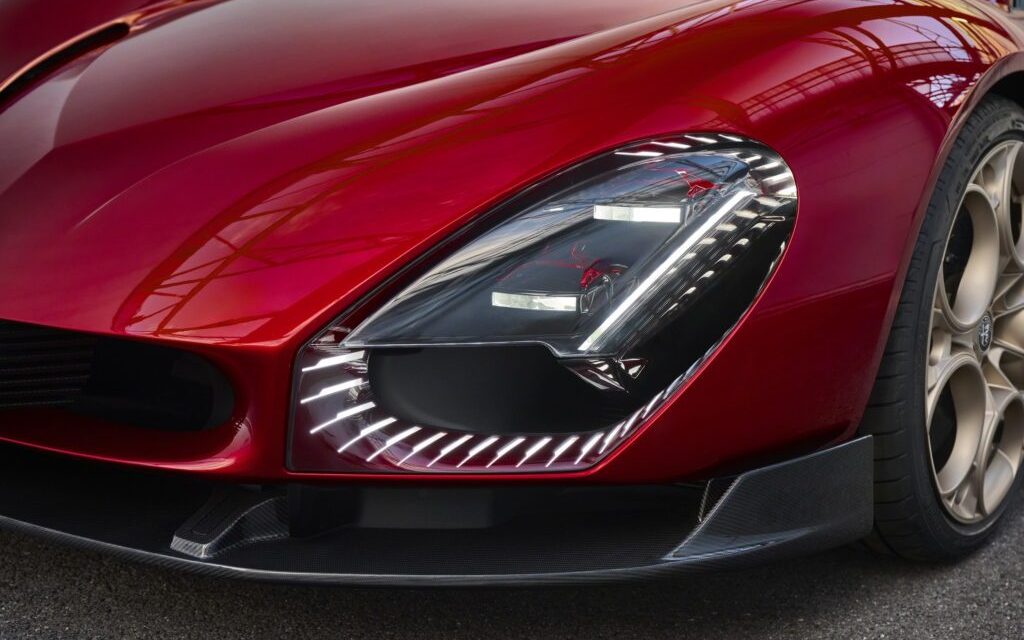 Alfa Romeo 33 Stradale supercar headlight