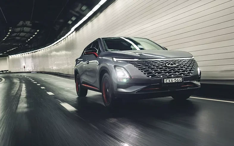 Chery Omoda 5 driving through tunnel