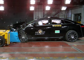 Mercedes-Benz EQS crash test