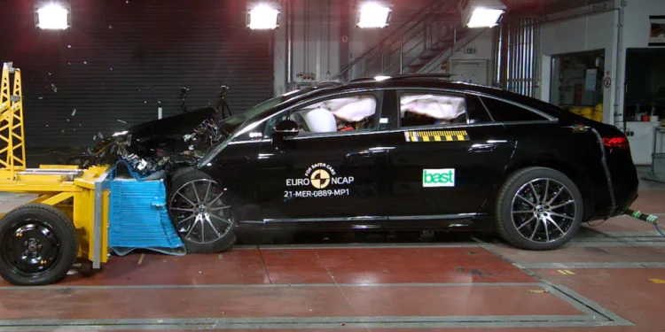 Mercedes-Benz EQS crash test