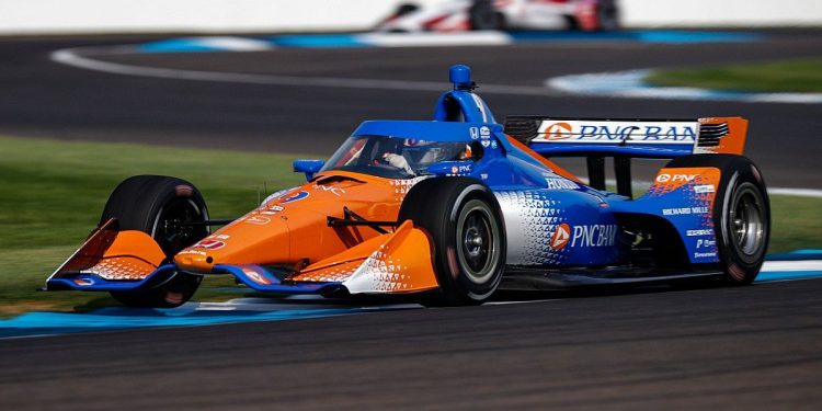 Scott Dixon racing IndyCar at Indianapolis