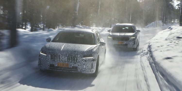 2024 Skoda Superb and Kodiaq driving on snowy road in forest