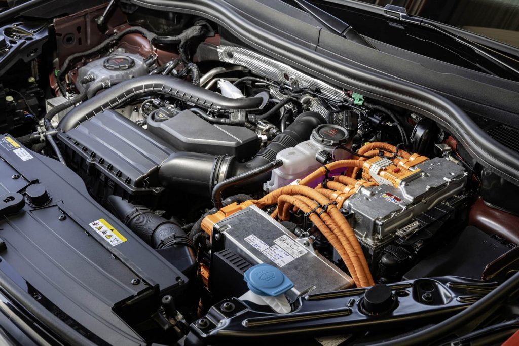 2024 Volkswagen Tiguan plug-in hybrid engine bay