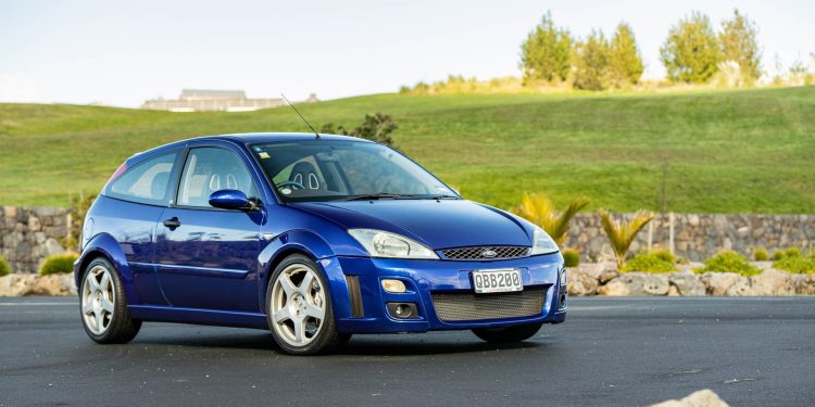 Ford Focus RS Mk1 front quarter hero shot