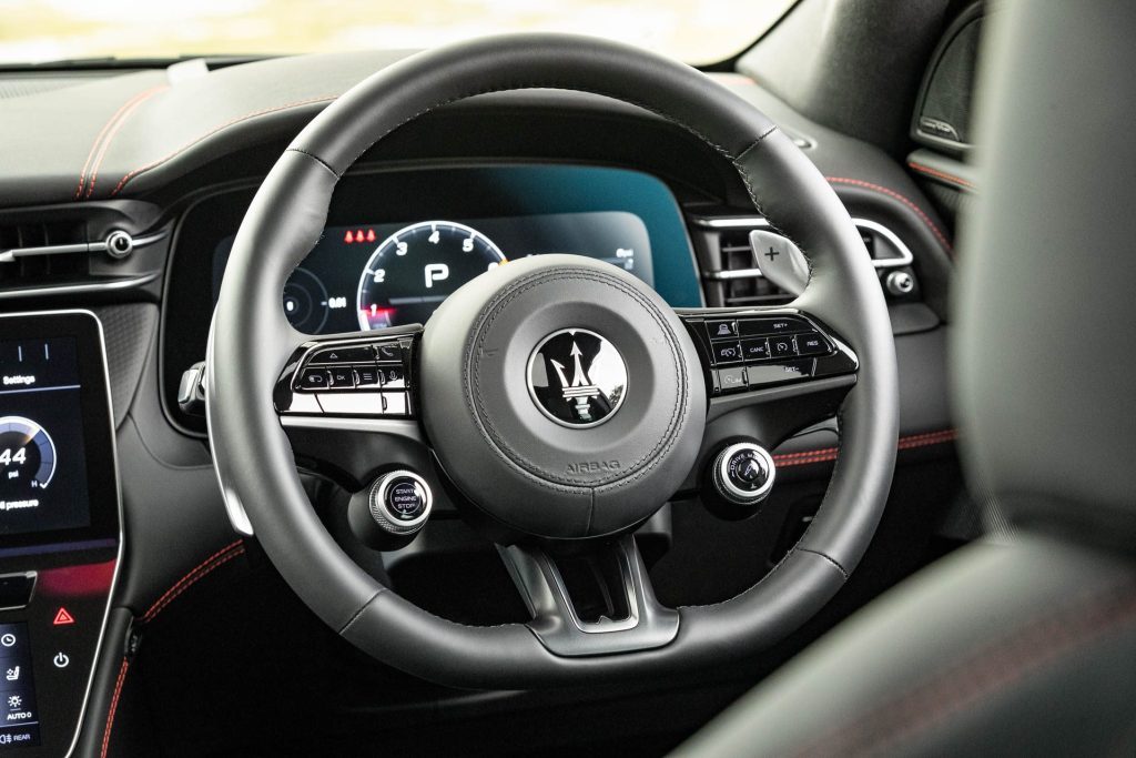 Steering wheel of the Maserati Grecale Trofeo