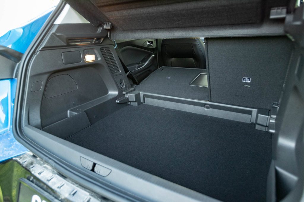 Boot space in the Opel Grandland SRi