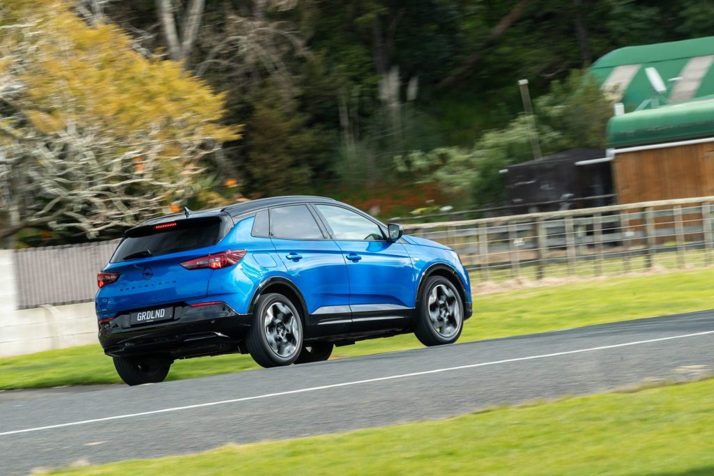 Opel Grandland SRi rear panning shot