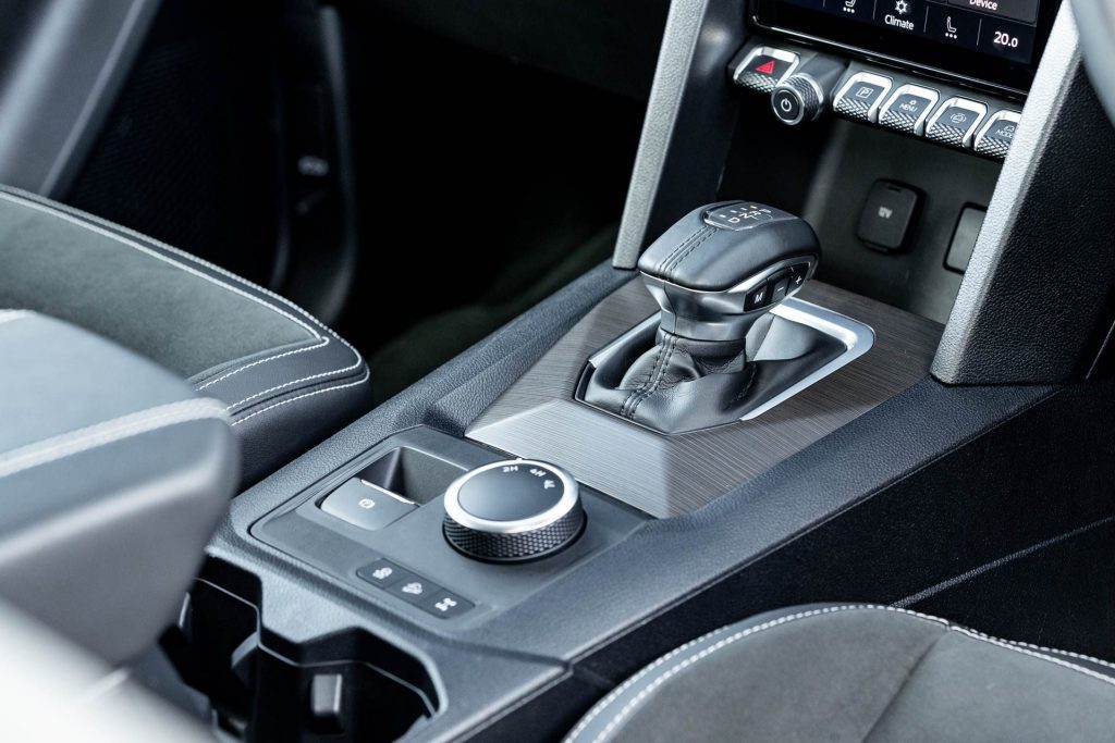 Volkswagen Amarok gear selector and centre console