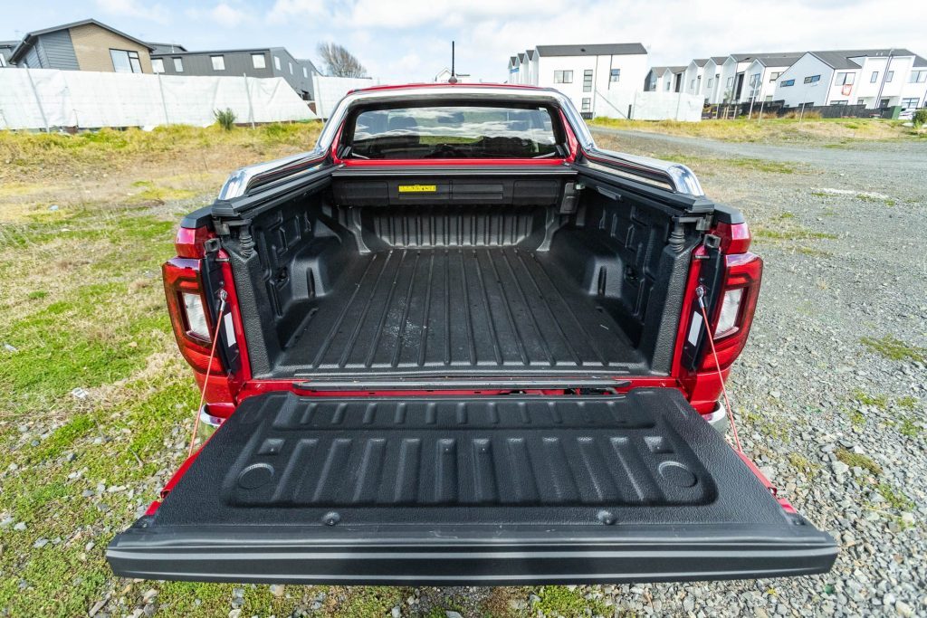 Volkswagen Amarok rear tray