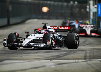 Liam Lawson racing Formula 1 car at Singapore GP