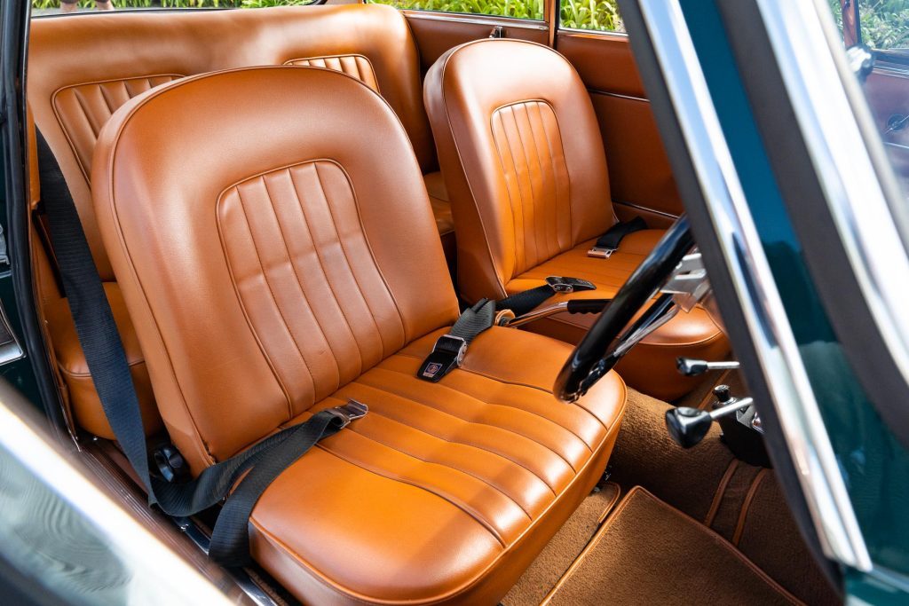 Alfa Romeo Giulia Sprint GT interior, with brown leather