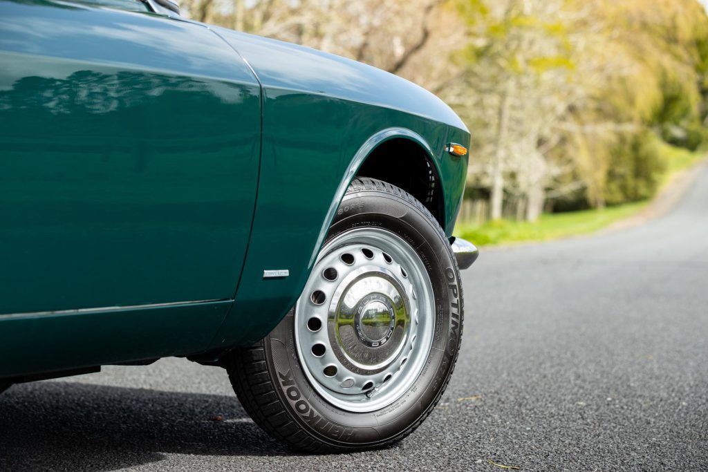 Alfa Romeo Giulia Sprint GT wheel detail