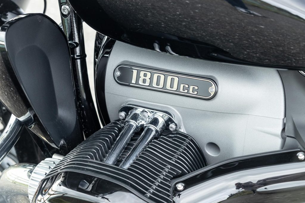 1800cc badge on the BMW R18 Transcontinental