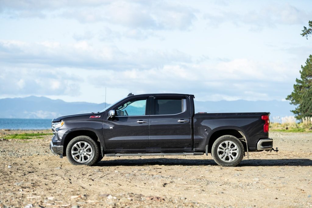 Side profile of the Chevrolet Silverado 1500 LTZ Z71