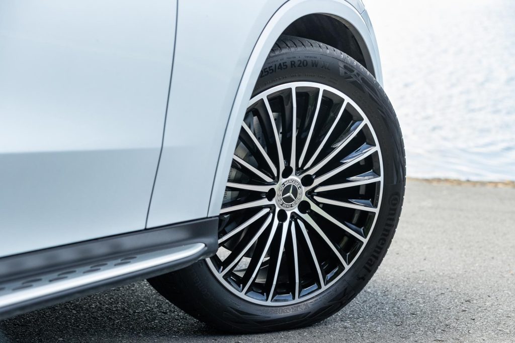Spoked wheel detail of the Mercedes-Benz GLC 300
