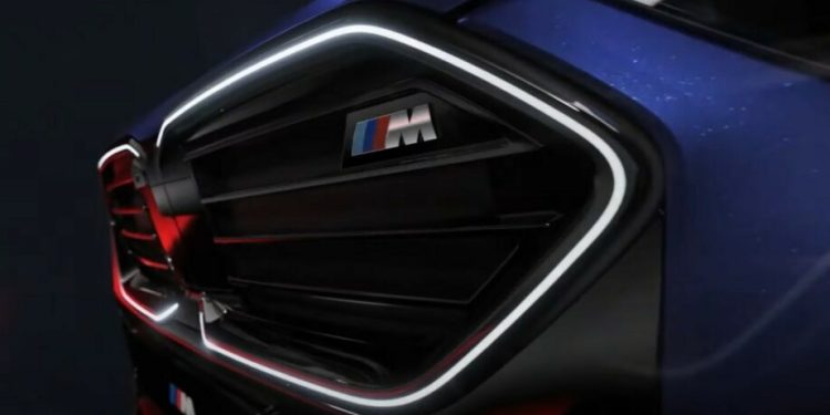 BMW X2 M35i xDrive illuminated front grille