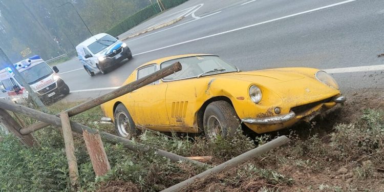 Ferrari 275 GTB crashed