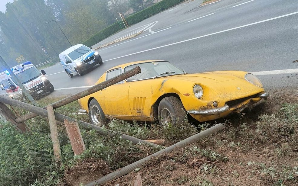 Ahimè!  Una rara Ferrari 275 GTB da 5,3 milioni di dollari si è schiantata in Italia