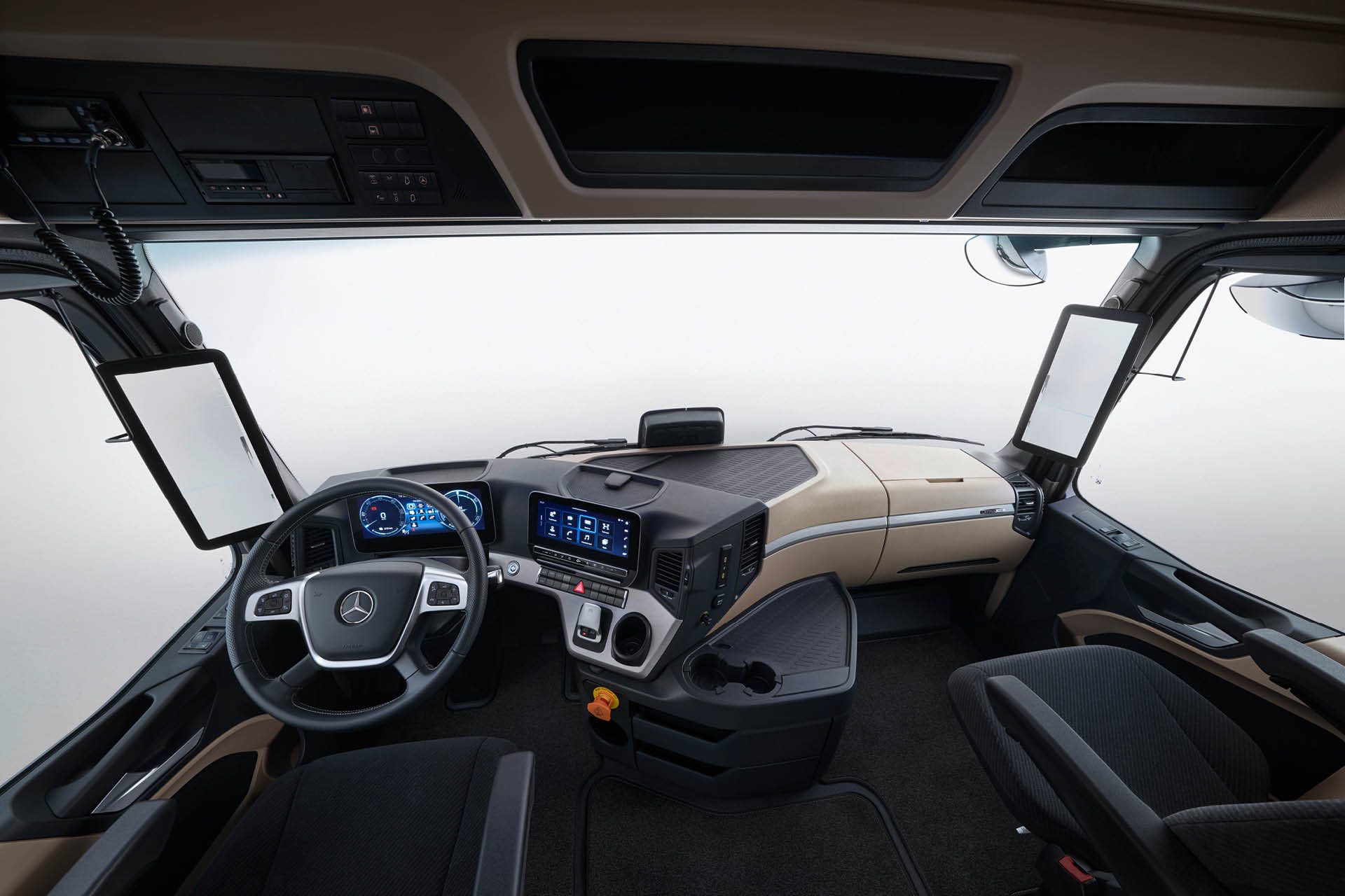 Automobile Magazine on X: Electric Tesla Semi vs. Mercedes-Benz Actros e600  Truck Compared   / X