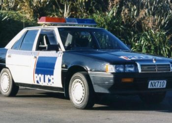 New Zealand Police Mitsubishi V3000 GLX front three quarter view