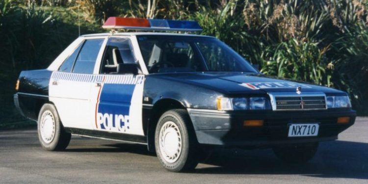 New Zealand Police Mitsubishi V3000 GLX front three quarter view