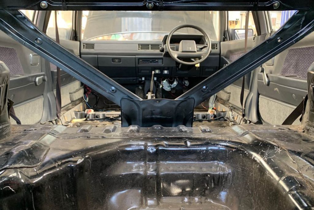 New Zealand Police Mitsubishi V3000 GLX stripped out interior
