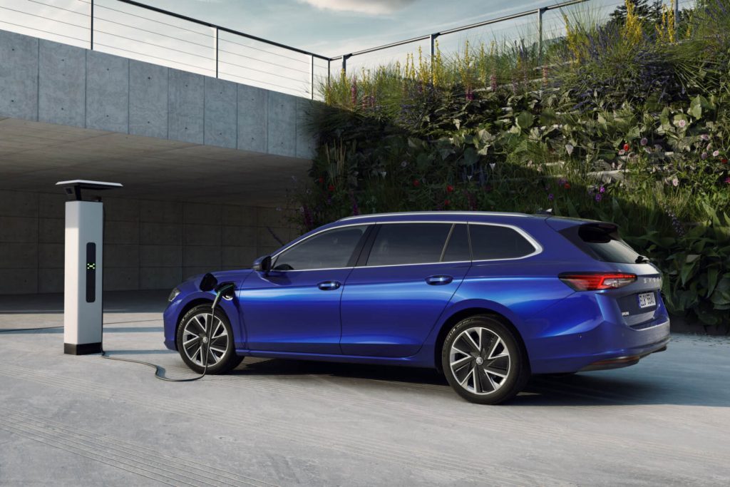 2024 Skoda Superb wagon plug-in hybrid charging