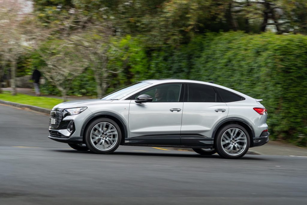 Panning side profile of the Audi Q4 Sportback 50 e-tron quattro S line