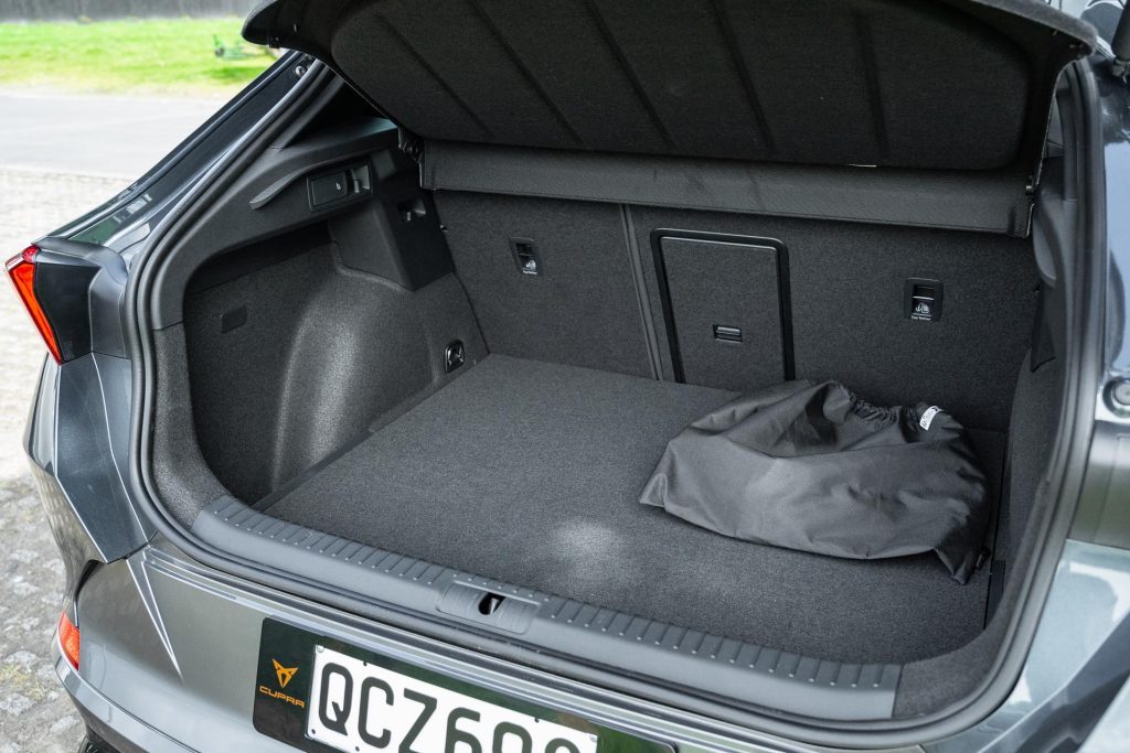 Boot space in the Cupra Formentor V e-Hybrid