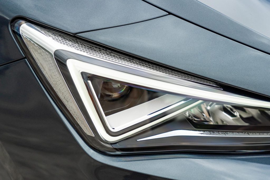 Headlight detail in the Cupra Formentor V e-Hybrid