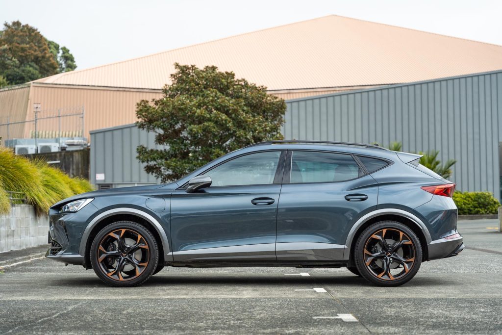 Side profile of the Cupra Formentor V e-Hybrid