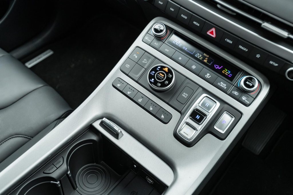 Centre console in the Hyundai Palisade, with many buttons