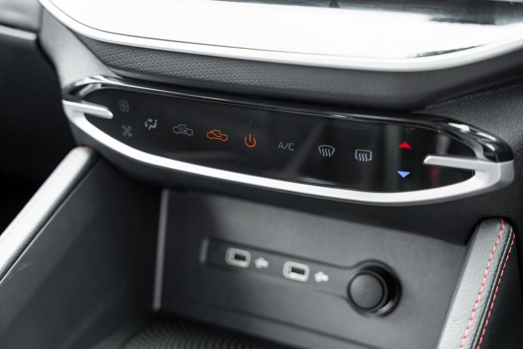 LDV e-T60 AC controls