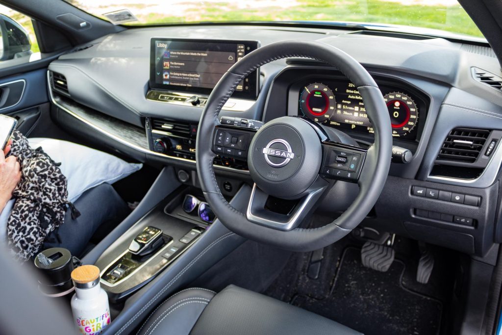 Front interior layout in the Nissan Qashqai Ti-L e-Power