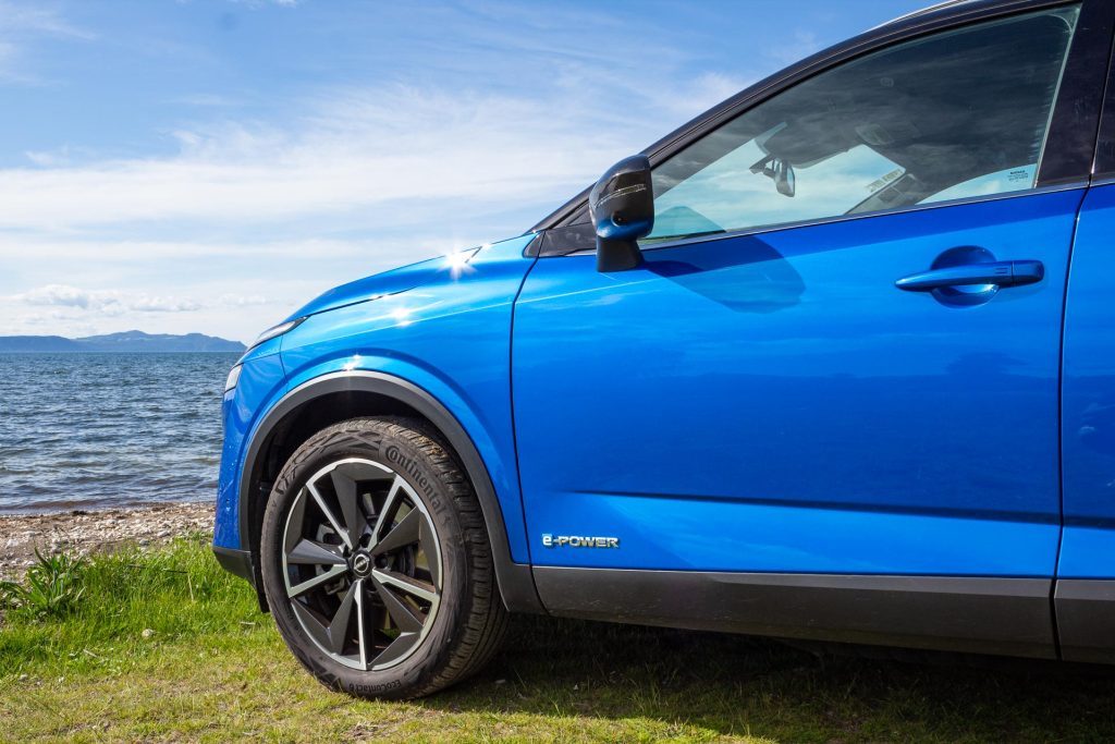 Front wheel detail of the Nissan Qashqai Ti-L e-Power