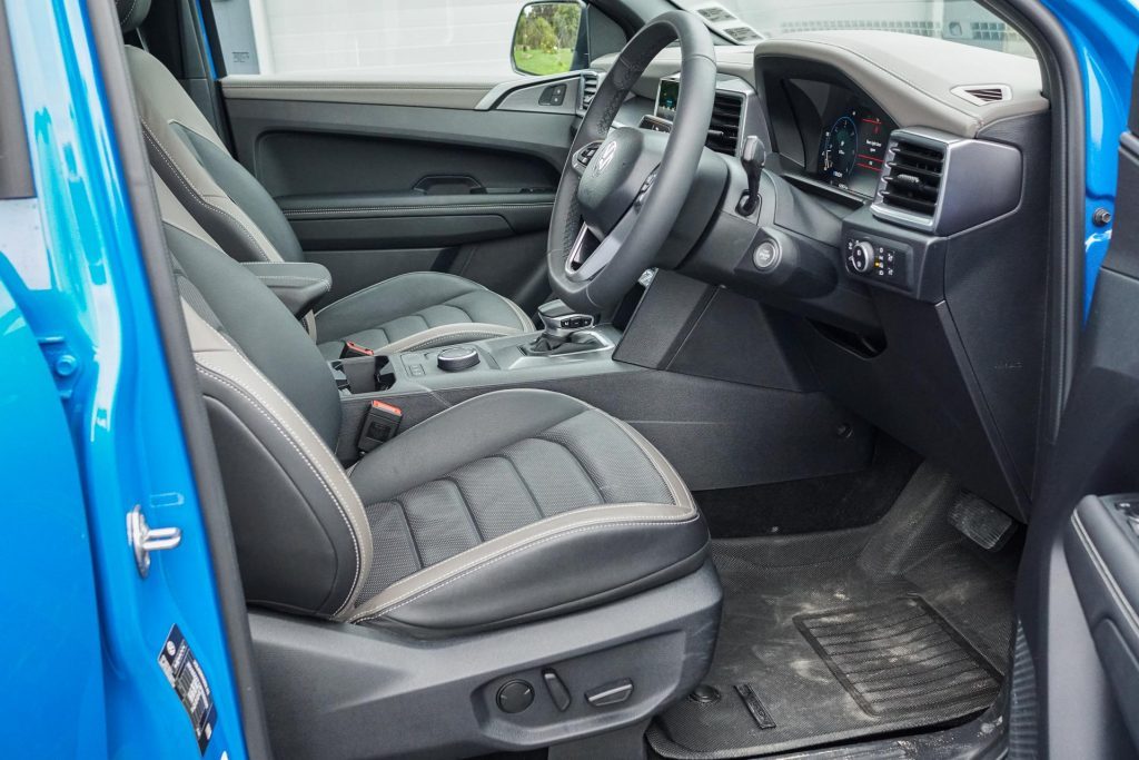 Front seats of the Volkswagen Amarok Aventura