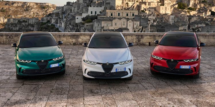 Line-up of Alfa Romeo Tonales in Italian flag colours