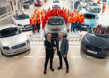 Last Audi TT at production line ceremony