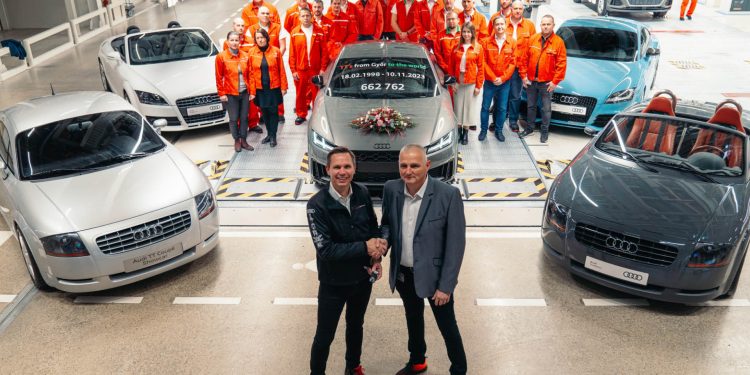 Last Audi TT at production line ceremony