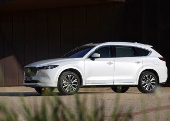 Mazda CX-8 side view by plant