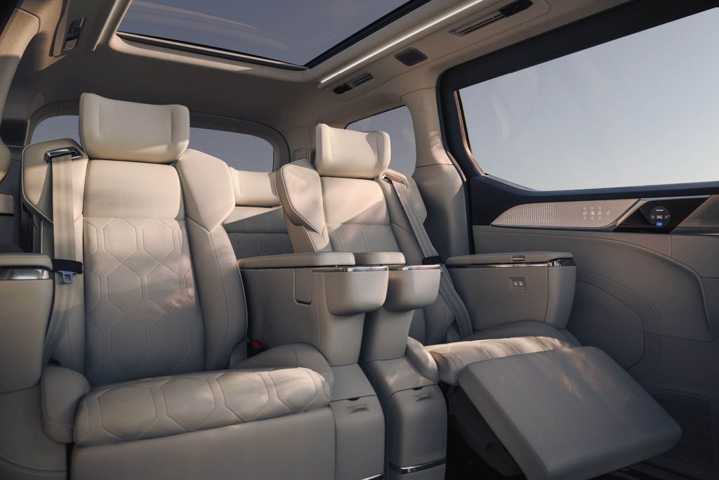 Volvo EM90 middle row seats