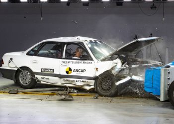 1993 Mitsubishi Magna front crash test