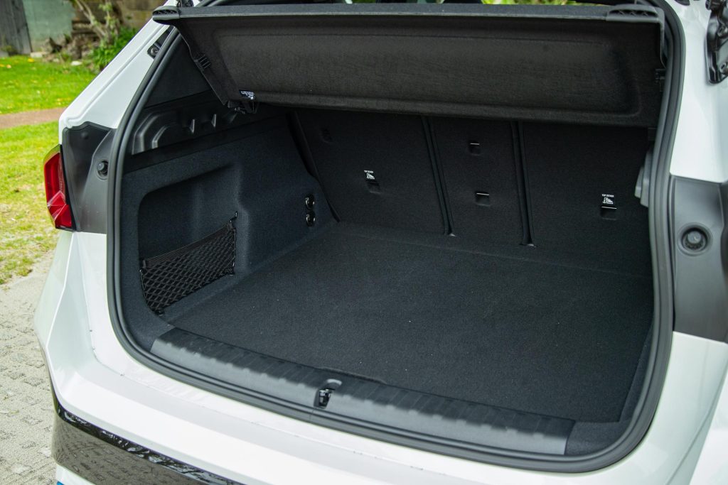 BMW iX1 xDrive30 boot space