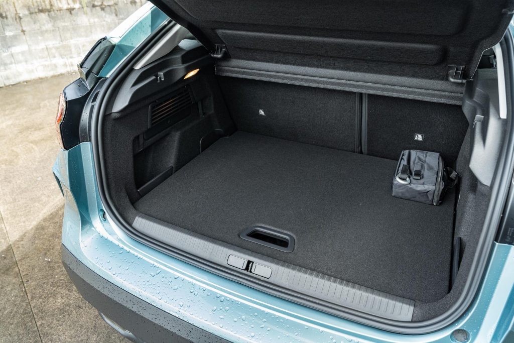 Citroen e-C4 Shine boot space