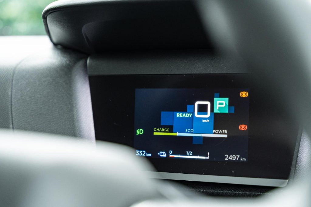 Driver's display in the Citroen e-C4 Shine