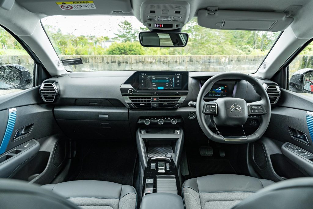 Interior wide view of the Citroen e-C4 Shine