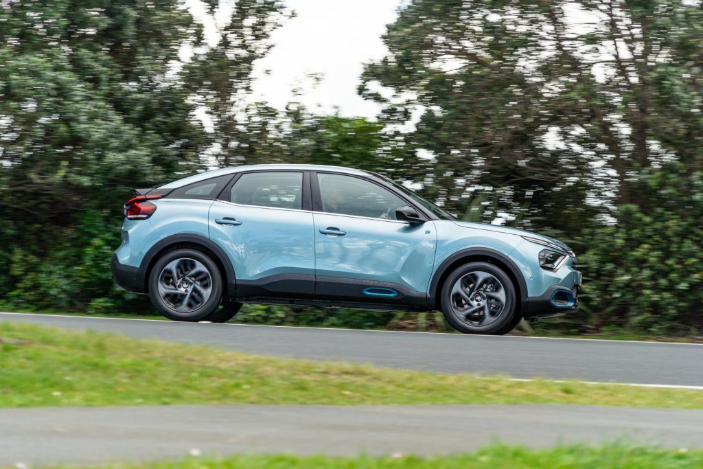 Citroen e-C4 Shine side profile panning shot