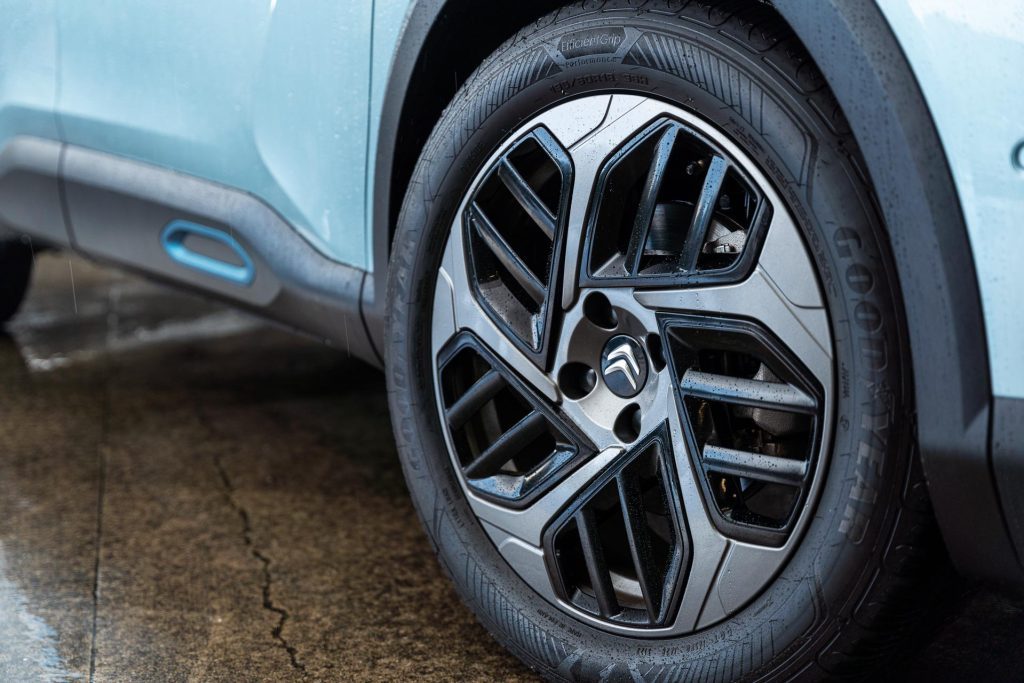 Wheel close up of the Citroen e-C4 Shine