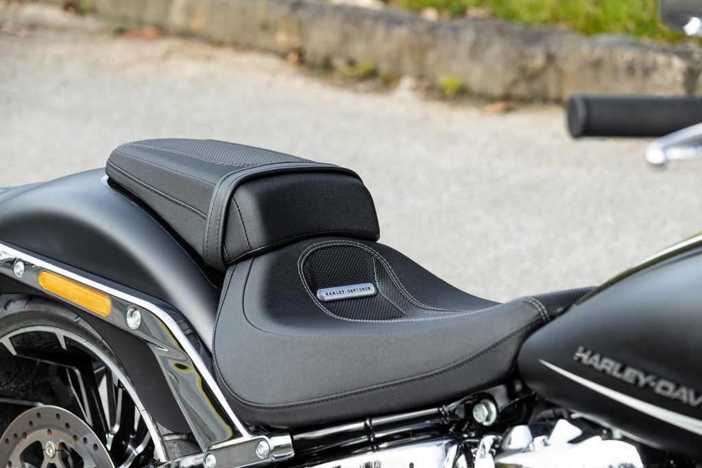 Seat on the Harley-Davidson Breakout 117