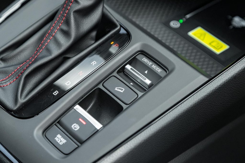 Drive mode and gear selector of Honda CR-V RS
